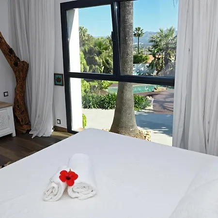 Kharisma Bed & Breakfast 4*